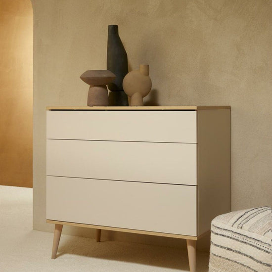 https://www.vanastenbabysuperstore.nl/media/catalog/product/1/0/1000020031_1_commode_quax_flow_clay_oak.jpg