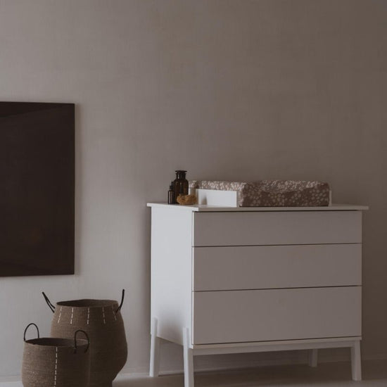 https://www.vanastenbabysuperstore.nl/media/catalog/product/1/0/1000020063_1_commode_quax_ashi_cream.jpg