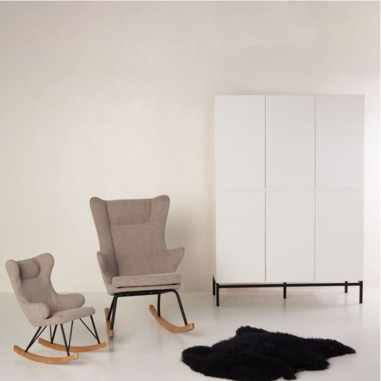 https://www.vanastenbabysuperstore.nl/media/catalog/product/1/0/1000060034_2_schommelstoel_quax_quax_rocking_chair_de_luxe_sand_grey.jpg