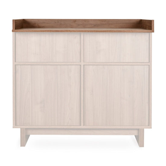https://www.vanastenbabysuperstore.nl/media/catalog/product/1/0/1000060102_1_quax_kyo_commode_bladvergroter_walnut_1.jpg