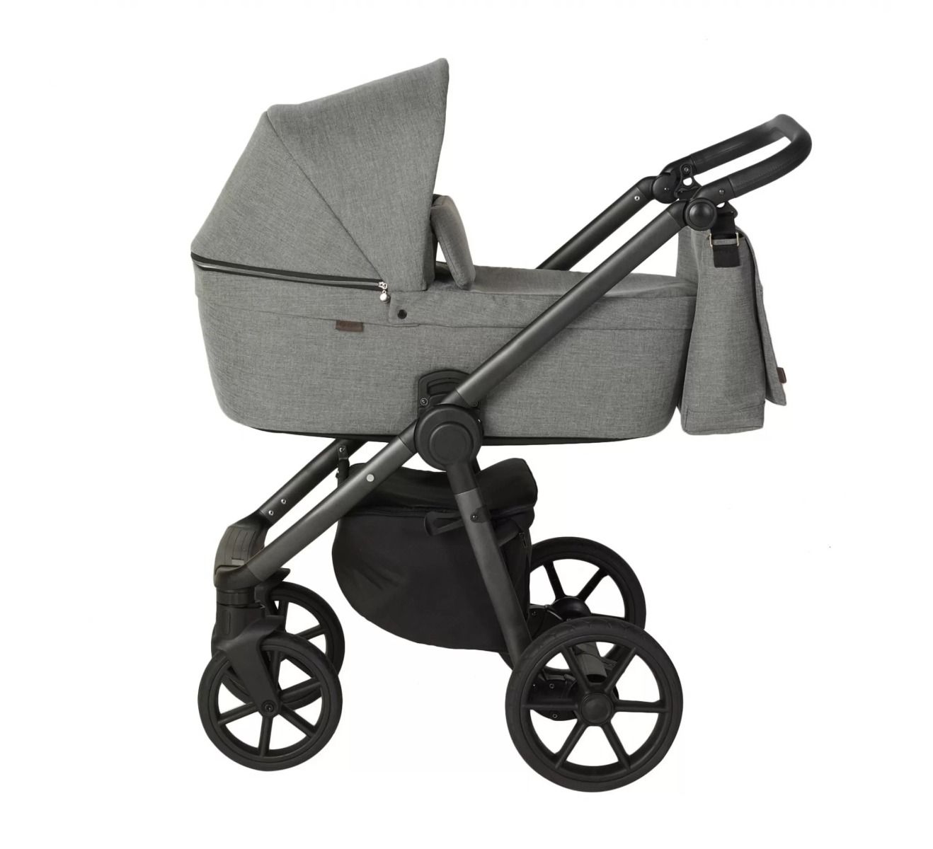 https://www.vanastenbabysuperstore.nl/media/catalog/product/1/0/1001100019_2_kinderwagen_quax_country_titanium.jpg