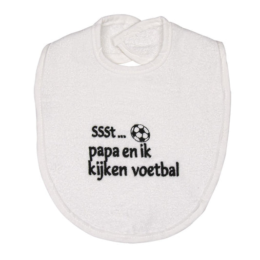 https://www.vanastenbabysuperstore.nl/media/catalog/product/1/0/1042110203_1_slabber_petit_villain_papa_en_ik_kijken_voetbal_wit.jpg