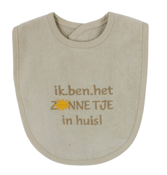 https://www.vanastenbabysuperstore.nl/media/catalog/product/1/0/1042870012_1_slabber_petit_villain_ik_ben_het_zonnetje_in_huis.jpeg