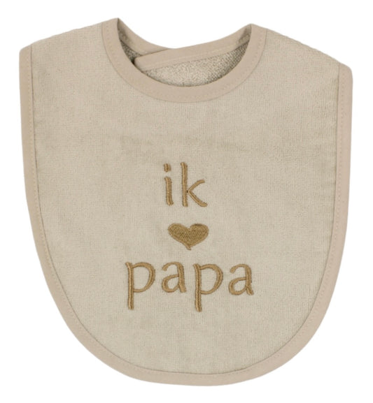 https://www.vanastenbabysuperstore.nl/media/catalog/product/1/0/1042870017_1_slabber_petit_villain_ik_love_papa_zand.jpeg