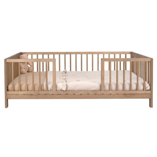 https://www.vanastenbabysuperstore.nl/media/catalog/product/1/2/1280070021_1_peuterbed_liamv2_70x140_pure_walnut.png