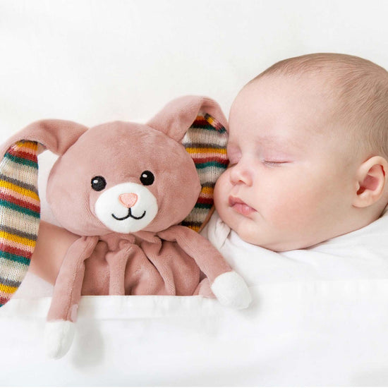 https://www.vanastenbabysuperstore.nl/media/catalog/product/1/3/1302400630_2_knuffeldoekje_zazu_baby_comforter_becky_het_konijn_roze.jpg