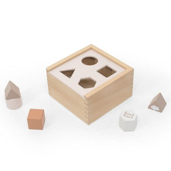 https://www.vanastenbabysuperstore.nl/media/catalog/product/1/3/1302400805_1_houten_vormen_sorteerdoos_labellabel_nougat.jpg