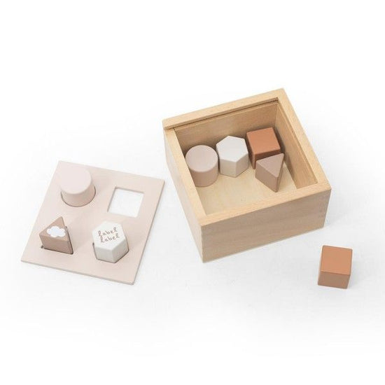https://www.vanastenbabysuperstore.nl/media/catalog/product/1/3/1302400805_2_houten_vormen_sorteerdoos_labellabel_nougat.jpg