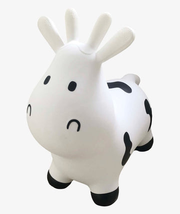https://www.vanastenbabysuperstore.nl/media/catalog/product/1/3/1302400812_1_skippydier_tryco_cow_white.jpg