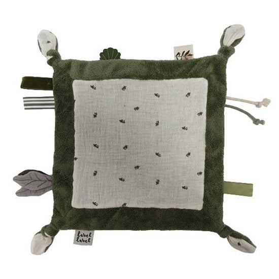 https://www.vanastenbabysuperstore.nl/media/catalog/product/1/3/1302400828_1_knuffeldoekje_labellabel_olive_dark_green.jpg
