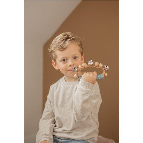 https://www.vanastenbabysuperstore.nl/media/catalog/product/1/3/1302400841_2_hand_tamboerijn_labellabel_hout_blue.jpg