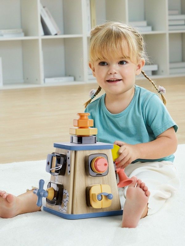 https://www.vanastenbabysuperstore.nl/media/catalog/product/1/3/1302430007_3_topbright_busy_tower.jpg