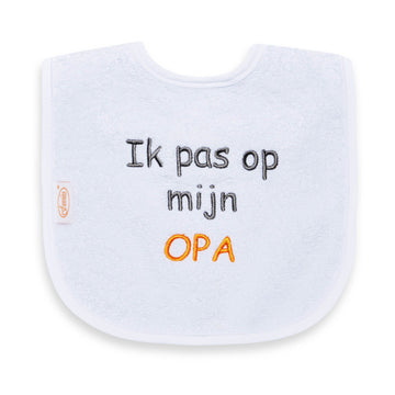 https://www.vanastenbabysuperstore.nl/media/catalog/product/1/3/1372110068_1_slabber_funnies_ik_pas_op_mijn_opa.jpg