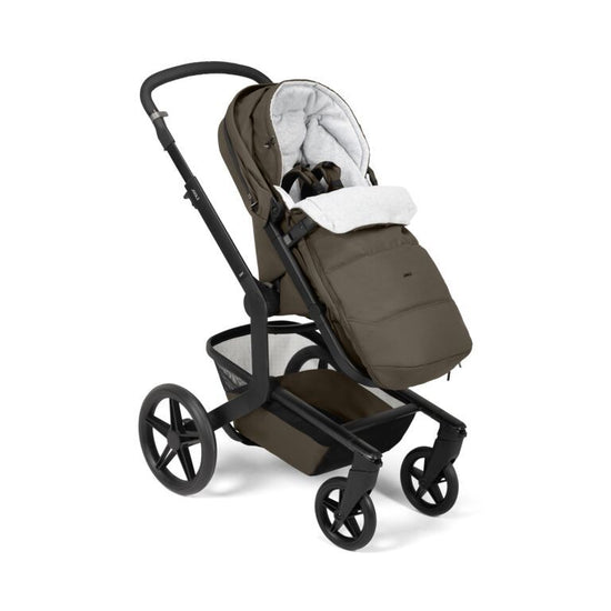 https://www.vanastenbabysuperstore.nl/media/catalog/product/1/4/1442880005_2_voetenzak_joolz_hazel_brown_v2_special_edition.jpg