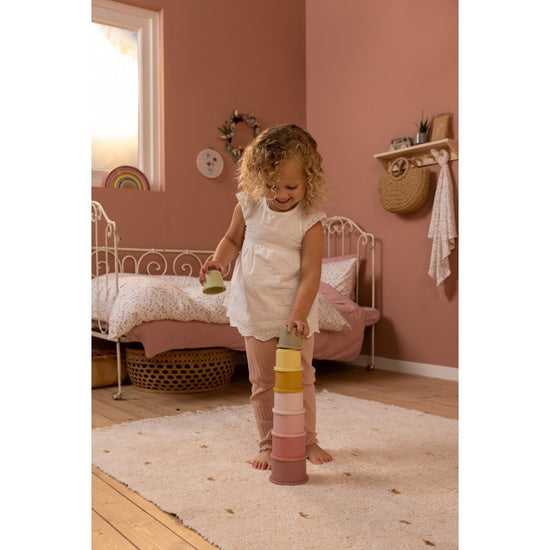 https://www.vanastenbabysuperstore.nl/media/catalog/product/1/5/1502400047_2_stapelbekers_little_dutch_roze.jpg