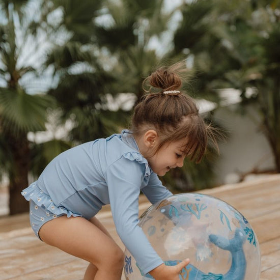 https://www.vanastenbabysuperstore.nl/media/catalog/product/1/5/1502400097_2_strandbal_little_dutch_ocean_dreams_3d_blauw.jpg