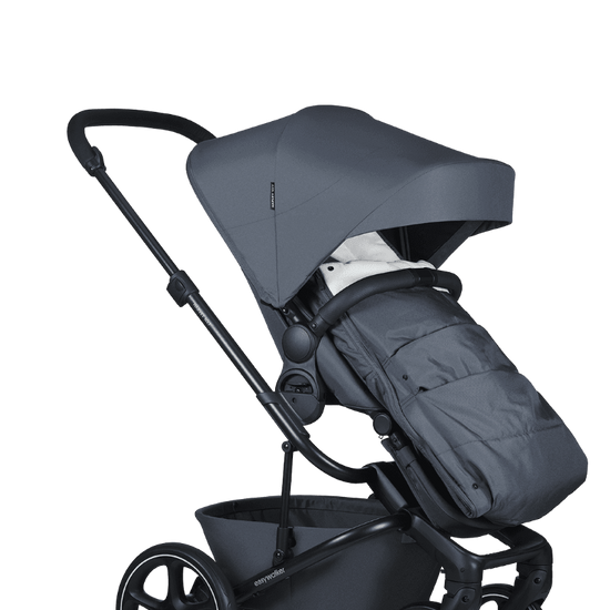 https://www.vanastenbabysuperstore.nl/media/catalog/product/1/6/1692880004_2_voetenzak_easywalker_harvey_nxt_deep_blue.png