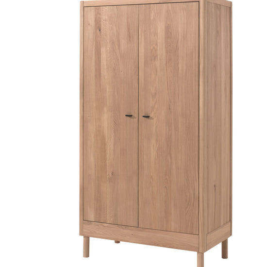 https://www.vanastenbabysuperstore.nl/media/catalog/product/1/7/1700040014_1_kast_jaxx_forrest_eik.jpg