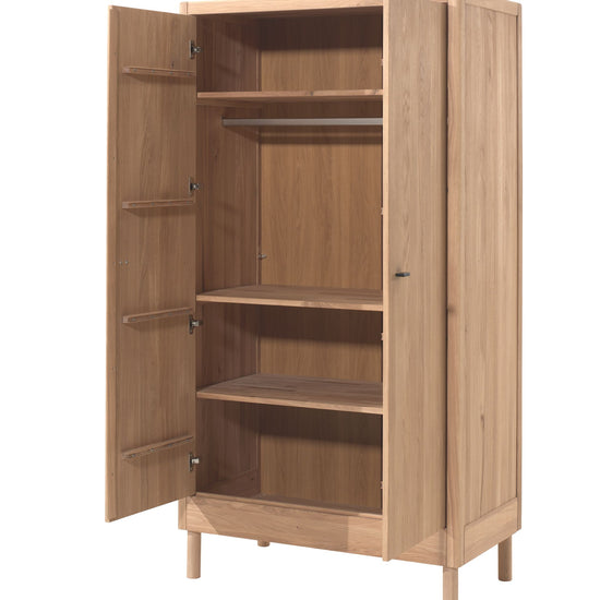 https://www.vanastenbabysuperstore.nl/media/catalog/product/1/7/1700040014_2_kast_jaxx_forrest_eik.jpg