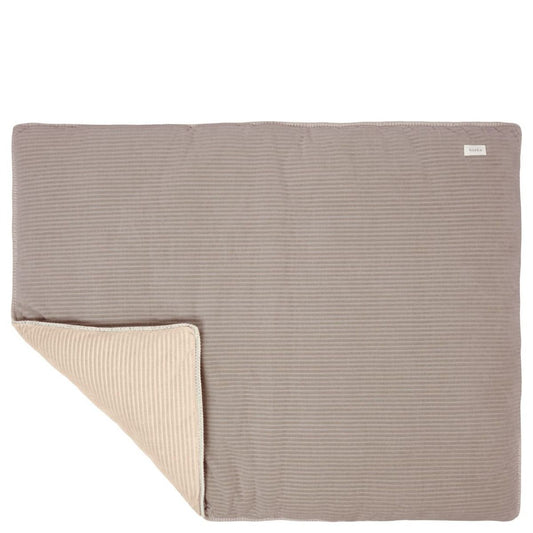 https://www.vanastenbabysuperstore.nl/media/catalog/product/1/8/1801510234_1_boxkleed_koeka_vik_claysand_79x95.jpg