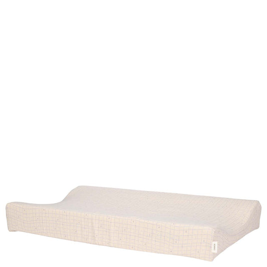 https://www.vanastenbabysuperstore.nl/media/catalog/product/1/8/1801880003_1_aankleedkussenhoes_koeka_lind_wamr_white_1.jpg