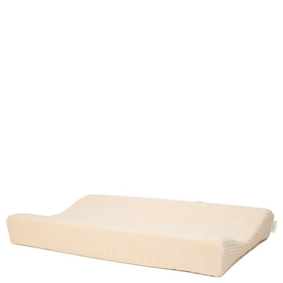 https://www.vanastenbabysuperstore.nl/media/catalog/product/1/8/1801900586_1_aankleedkussenhoes_koeka_vik_sand.jpg