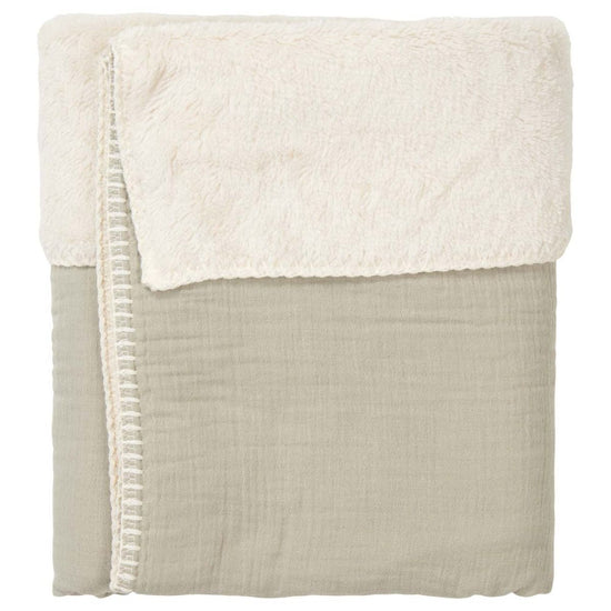 https://www.vanastenbabysuperstore.nl/media/catalog/product/1/8/1801900859_2_deken_wieg_koeka_faro_teddy_sage.jpg