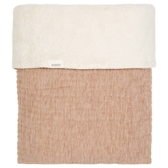 https://www.vanastenbabysuperstore.nl/media/catalog/product/1/8/1801900915_1_deken_wieg_koeka_teddy_rivoli_caffe.jpg