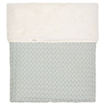 https://www.vanastenbabysuperstore.nl/media/catalog/product/1/8/1801900920_1_deken_ledikant_koeka_wafelteddy_oslo_ocean_air.jpg