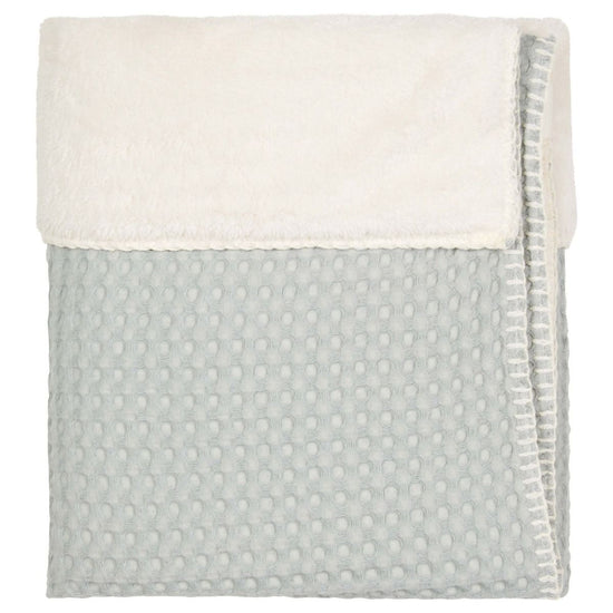 https://www.vanastenbabysuperstore.nl/media/catalog/product/1/8/1801900920_2_deken_ledikant_koeka_wafelteddy_oslo_ocean_air.jpg