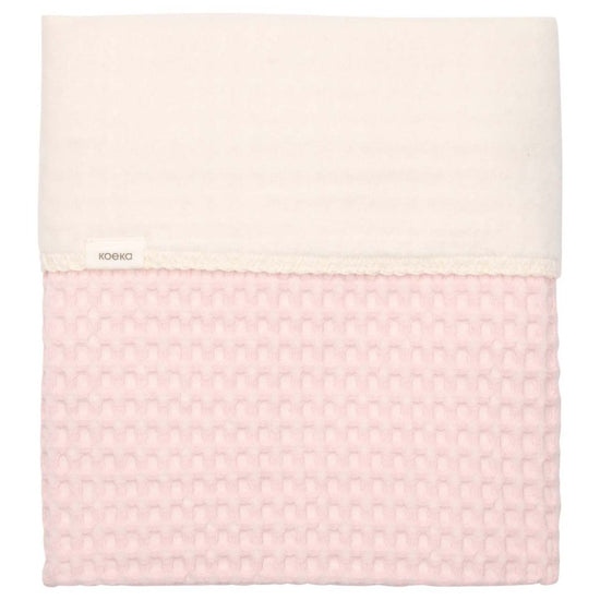 https://www.vanastenbabysuperstore.nl/media/catalog/product/1/8/1801900943_1_deken_wieg_koeka_wafel_cotton_fleece_cotton_candy.jpg