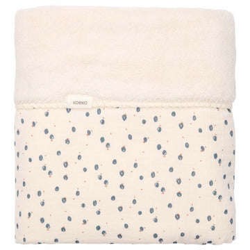 https://www.vanastenbabysuperstore.nl/media/catalog/product/1/8/1801900949_1_deken_ledikant_koeka_lugo_off_white.jpg