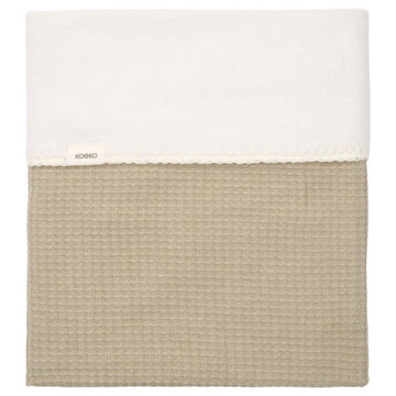 https://www.vanastenbabysuperstore.nl/media/catalog/product/1/8/1801900955_1_deken_ledikant_koeka_malaga_cotton_fleece_sage.jpg