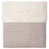 https://www.vanastenbabysuperstore.nl/media/catalog/product/1/8/1801900970_1_deken_wieg_koeka_wafel_oslo_teddy_crumble_1.jpg