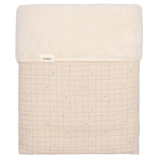 https://www.vanastenbabysuperstore.nl/media/catalog/product/1/8/1801900972_1_deken_wieg_koeka_lind_teddy_warm_white_2.jpg