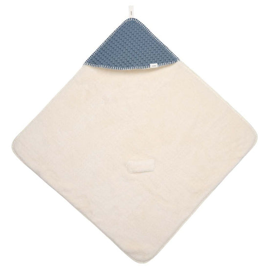 https://www.vanastenbabysuperstore.nl/media/catalog/product/1/8/1802110219_2_omslagdoek_koeka_wafel_oslo_teddy_bluestone.jpg