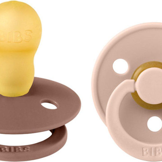 https://www.vanastenbabysuperstore.nl/media/catalog/product/1/9/1912800014_1_fopspeen_bibs_woodchuckblush_18mnd_2st.jpg