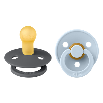 https://www.vanastenbabysuperstore.nl/media/catalog/product/1/9/1912800015_1_fopspeen_bibs_ironbabyblue_18mnd_2st.png