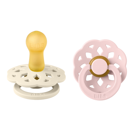 https://www.vanastenbabysuperstore.nl/media/catalog/product/1/9/1912800033_1_fopspeen_bibs_boheme_ivoryblossom_618mnd_2st.png