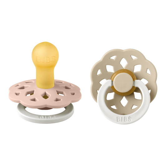 https://www.vanastenbabysuperstore.nl/media/catalog/product/1/9/1912800056_1_fopspeen_bibs_boheme_glow_blushvanilla_06mnd_2st.png