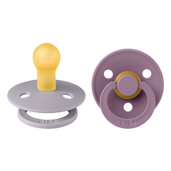 https://www.vanastenbabysuperstore.nl/media/catalog/product/1/9/1912800093_1_fopspeen_bibs_mauvefossil_grey_06mnd_2st.png