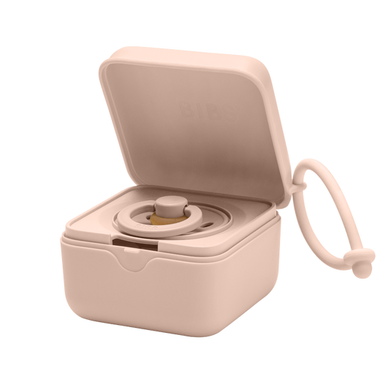 https://www.vanastenbabysuperstore.nl/media/catalog/product/1/9/1912800117_1_fopspeendoosje_bibs_blush.png