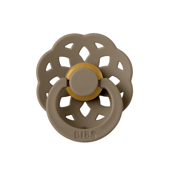 https://www.vanastenbabysuperstore.nl/media/catalog/product/1/9/1912800140_1_fopspeen_bibs_boheme_dark_oak_06mnd.png