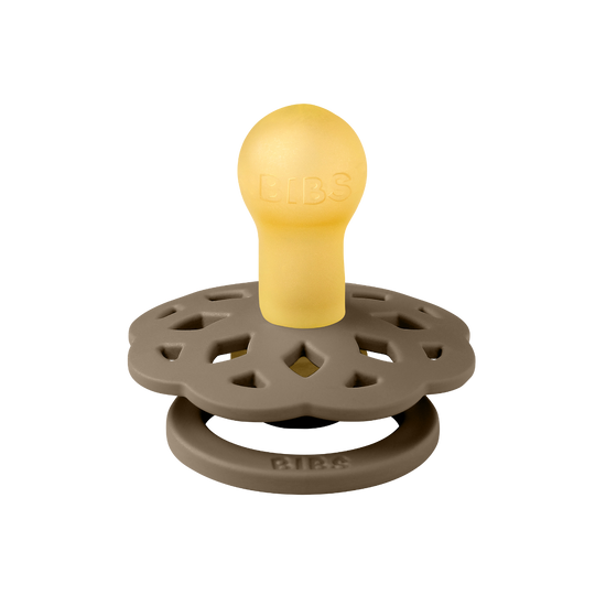 https://www.vanastenbabysuperstore.nl/media/catalog/product/1/9/1912800141_2_fopspeen_bibs_boheme_dark_oak_618mnd.png