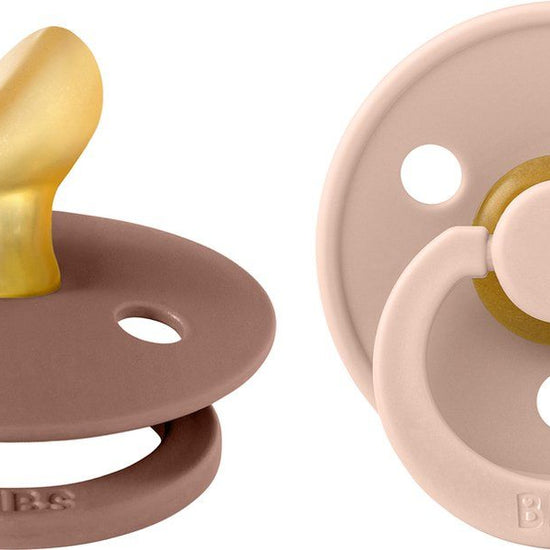 https://www.vanastenbabysuperstore.nl/media/catalog/product/1/9/1912800187_1_fopspeen_bibs_anatomical_woodchuckblush_06mnd_2st.jpg