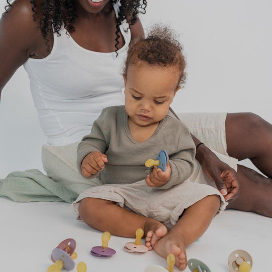 https://www.vanastenbabysuperstore.nl/media/catalog/product/1/9/1912800189_2_fopspeen_bibs_anatomical_vanillapine_06mnd_2st.jpg