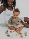https://www.vanastenbabysuperstore.nl/media/catalog/product/1/9/1912800190_2_fopspeen_bibs_anatomical_vanillapine_618mnd_2st.jpg