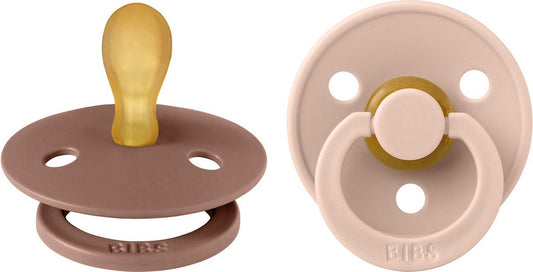 https://www.vanastenbabysuperstore.nl/media/catalog/product/1/9/1912800198_1_fopspeen_bibs_symmetric_blushwoodchuck_618mnd_2st.jpg