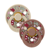 https://www.vanastenbabysuperstore.nl/media/catalog/product/1/9/1912800205_2_fopspeen_bibs_x_liberty_round_chamomile_woodchuck_mix_06mnd_2st.png