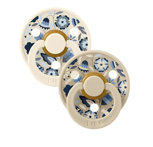 https://www.vanastenbabysuperstore.nl/media/catalog/product/1/9/1912800239_1_fospeen_bibs_x_liberty_bobo_ivory_06mnd_2_st.jpg